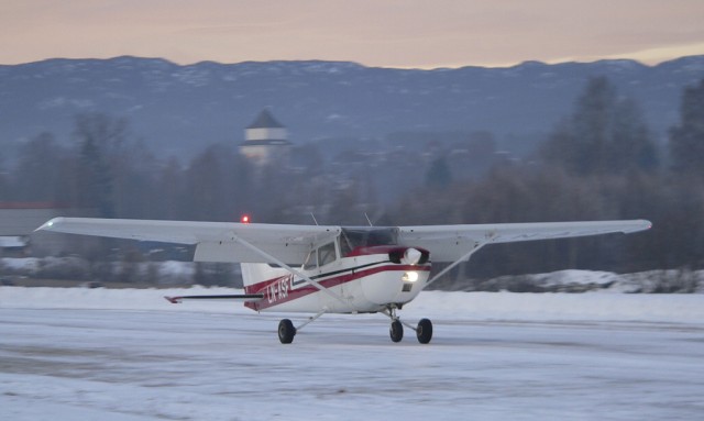 Instrukt�r Oddvar Gr�stad og elev Ole-Anders Hegland lander p� 10.