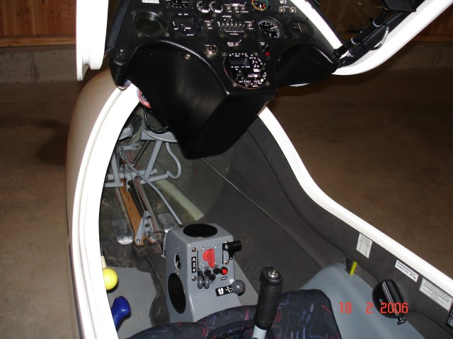 Motorkontrollene i forsetet p� ASK21 Mi