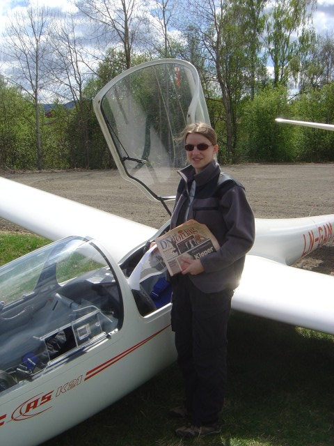 Skolesjef Maria med avis! Er eleven s� soloklar?