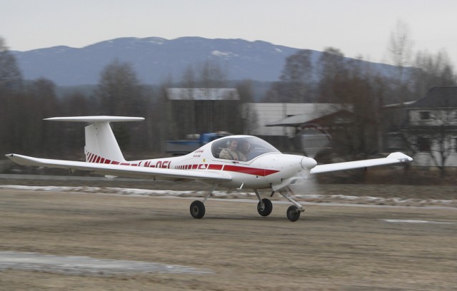 Oddvar Gr�stad i h�yresetet med en av dagens introturer.