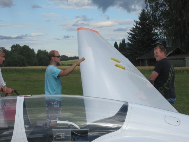 Thomas Larsen fl�y f�rste solo 1. august 2010